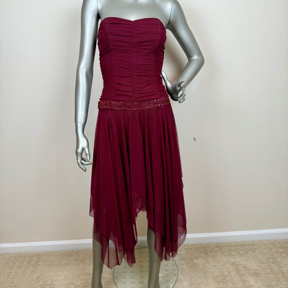 Elegant Strapless Burgundy Beaded Cocktail Dress. Evening midi Stretch Ruched S